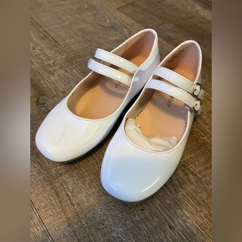 🌸 $10 SALE 🌸 Christie & Jill Girls white patent leather Mary Jane